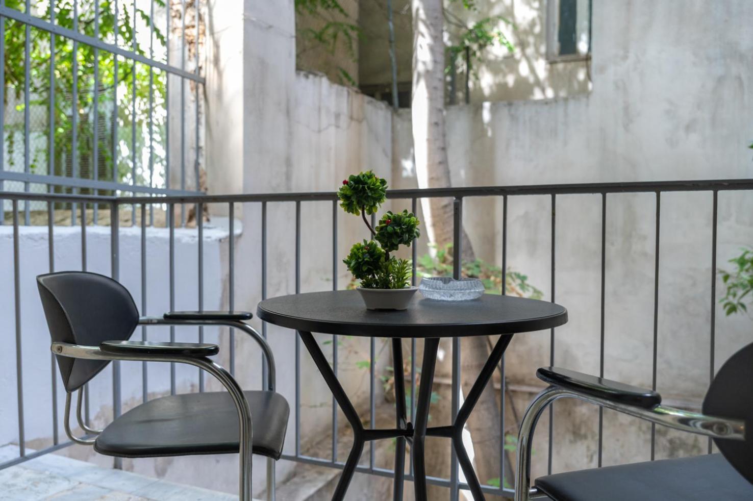 Entire Apt, 2 Bdrm, City Center Ateny Zewnętrze zdjęcie