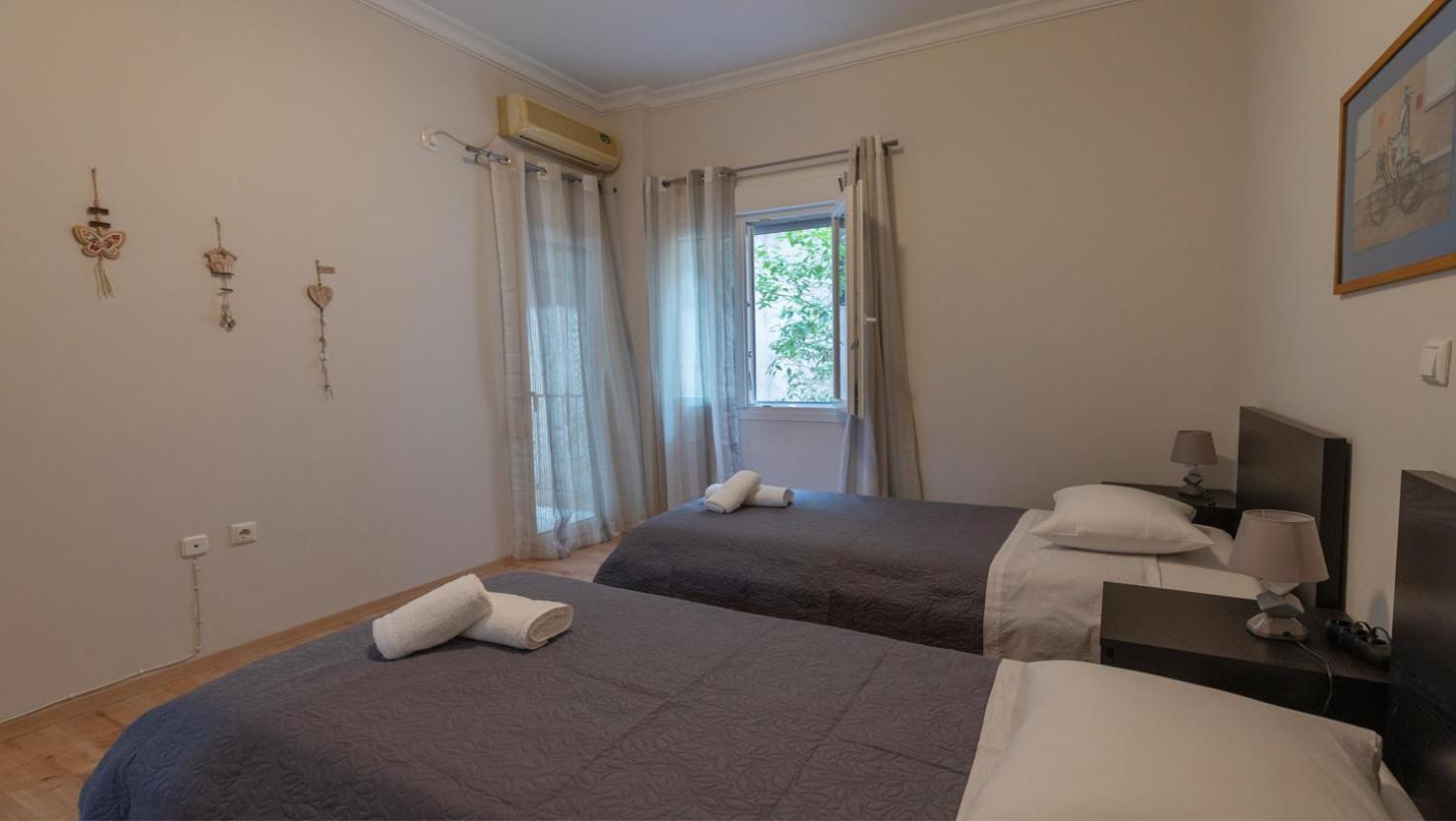 Entire Apt, 2 Bdrm, City Center Ateny Zewnętrze zdjęcie