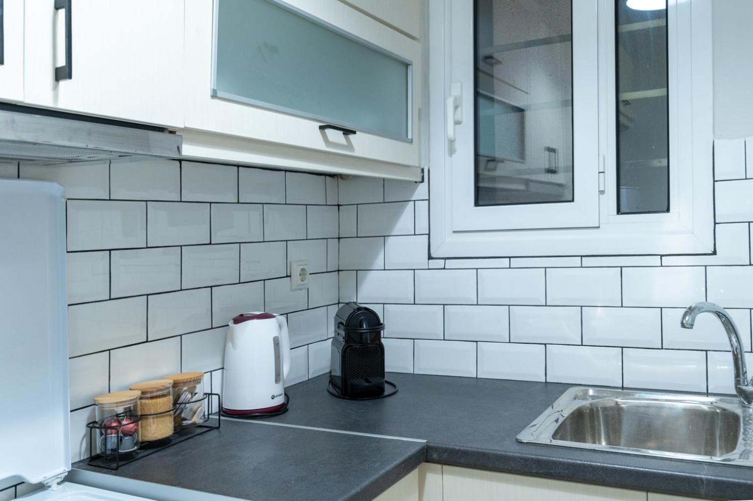 Entire Apt, 2 Bdrm, City Center Ateny Zewnętrze zdjęcie