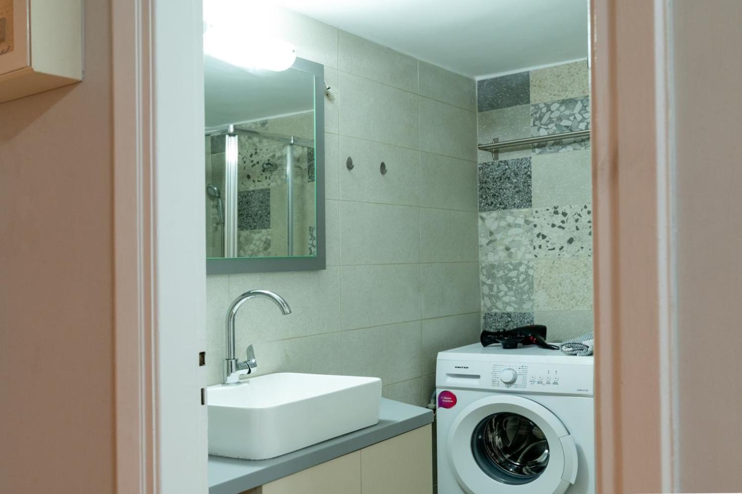Entire Apt, 2 Bdrm, City Center Ateny Zewnętrze zdjęcie